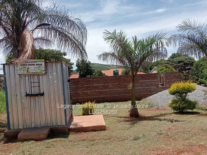 Westwood 14-Bed incomplete double storeyHome with Garden & Cottage, 1530 m²