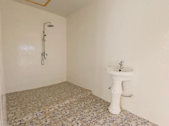 4 Bedroom Flat & Apartment