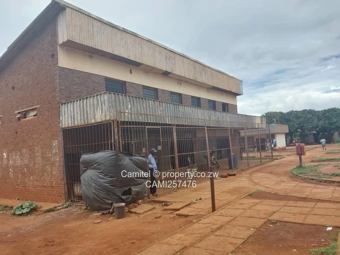 Torwood Kwekwe: 270m² single Storey Warehouse with Loading Bay & Water Tank