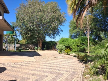 Spacious 5-Bedroom Double Storey Home for Sale in Vainona – Ideal for Family Living