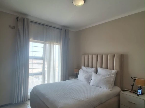 2 Bedroom Flat & Apartment