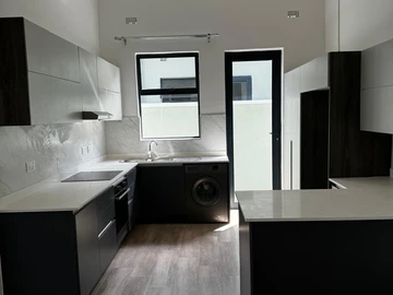 3 Bedroom Flat & Apartment