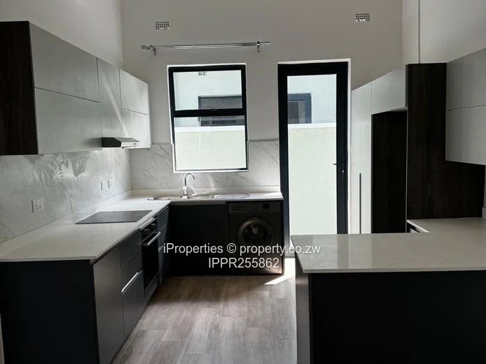 Modern 3BR/3BA Garden Flat with Lock-Up Garage – Borrowdale West