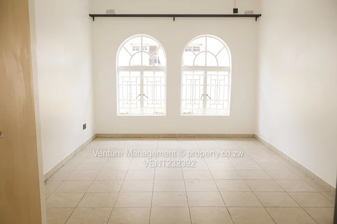 Cozy Renovated 3 Bedroom Garden Flat with Parking
