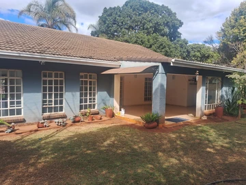 Charming Garden Flat In Avondale USD$1200 + Levy 