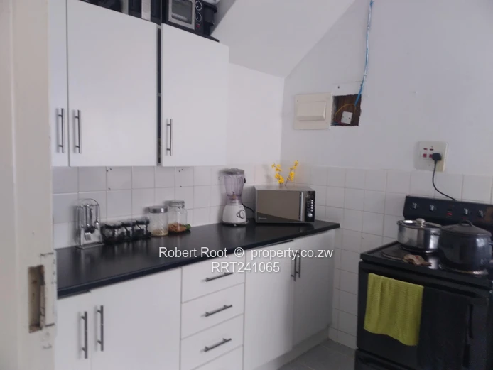2 bed duplex flat in Avondale West