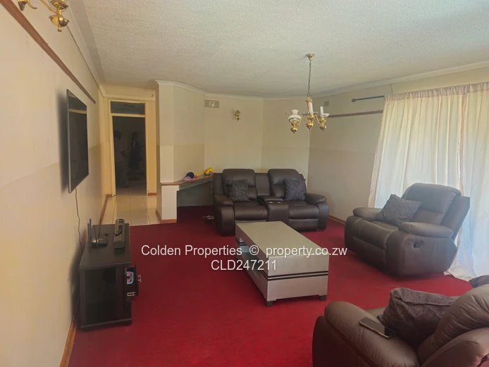 Spacious 3-Bed Home in Zimre Park - 936m² & Borehole (Sole Mandate)
