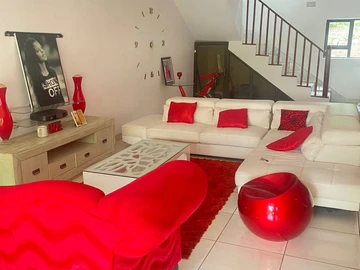 Beautiful Furnished Home in Monavale, Lyndhurst Rd