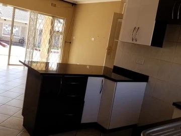 2 Bedroom Flat & Apartment