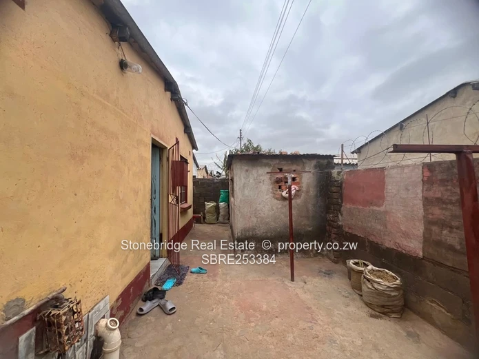 4 Bedroom House in Cowdray Park For Sale