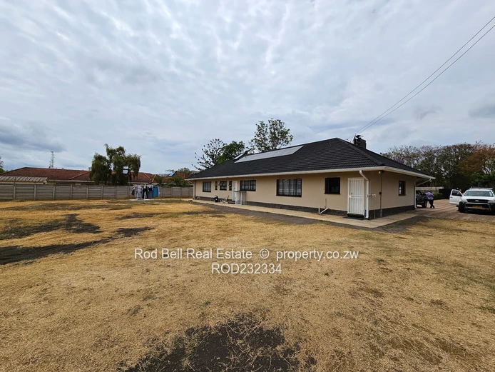 Neat 4-bedroom home close to UZ