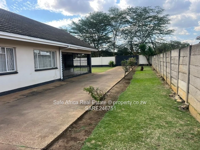 Spacious 4-Bed Home in Eastlea on 1700m² with Borehole