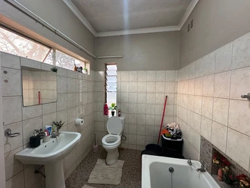 2 Bedroom Flat & Apartment