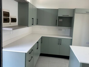2 Bedroom Flat & Apartment