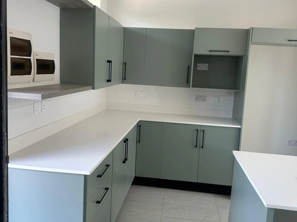 2 Bedroom Flat & Apartment