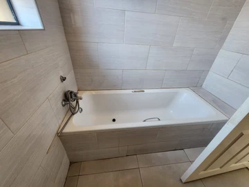 3 Bedroom Flat & Apartment