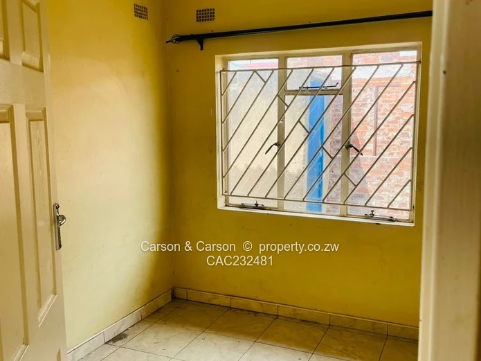 Amalinda 4-Bed House - Tiled Floors, Verandah & Kitchen