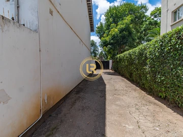 2 Bedroom Flat & Apartment