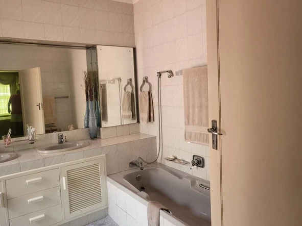 3 Bedroom Flat & Apartment