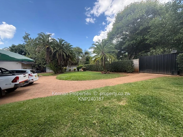Family home with spaciouse outdoor entertainment area