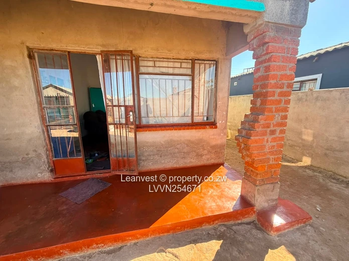 Spacious 6-Bed Home in Chitungwiza with Borehole