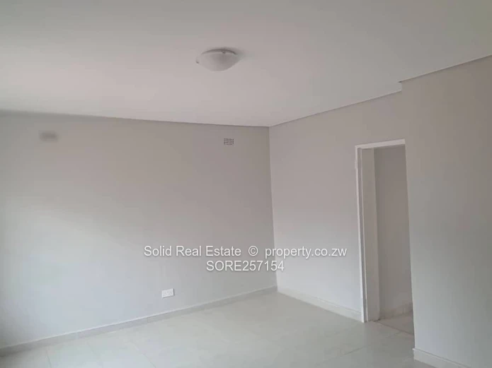 Tiled 3-Bed Townhouse Westgate - En Suite & Water Tank