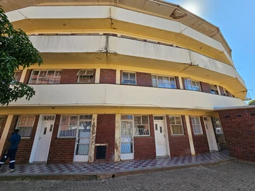 35 Bedroom Flat & Apartment