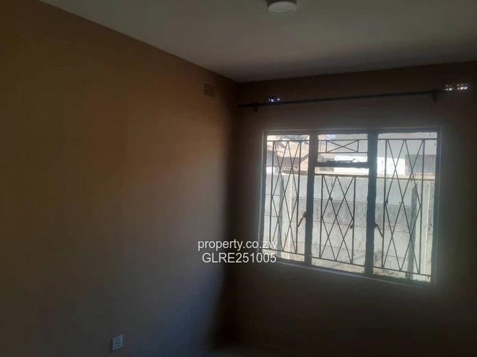 Dzivarasekwa 3-Bed: Fitted Kitchen, Tiled Lounge & Walled