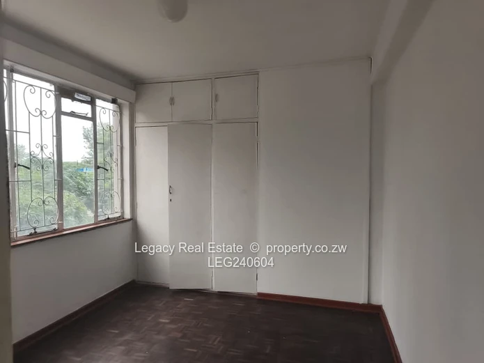 Contemporary 3 Bedroom Flat With Lounge And Kitchen – Northern Heights