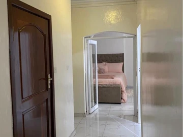 2 Bedroom Flat & Apartment