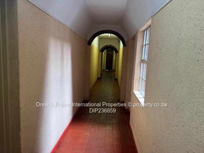 Msasa Office Complex and a warehouse -3050m² on 5000m² land 