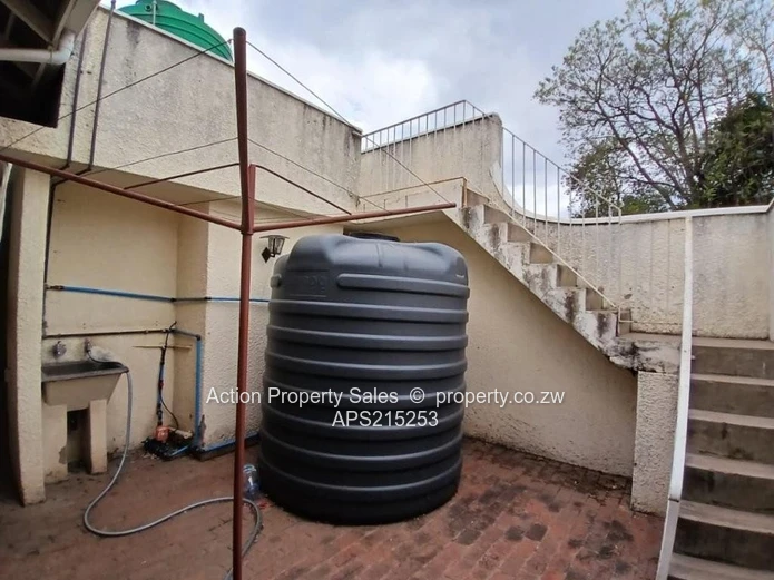 Neat Family Town House! 