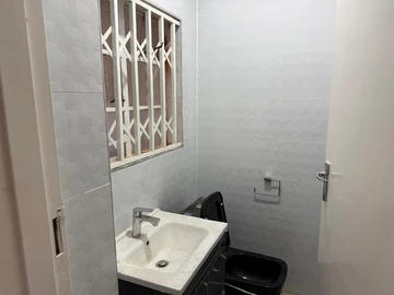 3 Bedroom Flat & Apartment