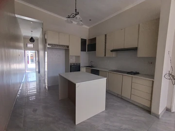 3 Bedroom Flat & Apartment