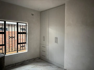 2 Bedroom Flat & Apartment