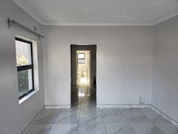 3 Bedroom Flat & Apartment