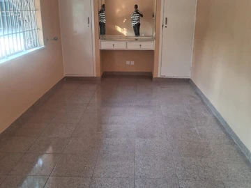 6 Bedroom House
