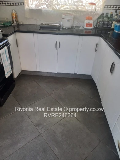 Msasa Park 3-Bed: Fireplace, Bathtub & 420 m²