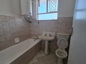 2 Bedroom Flat & Apartment