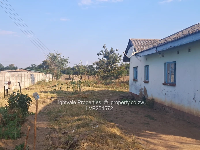Agro-residential plot in Norton Knowe along Zvimba road (Sole Mandate)
