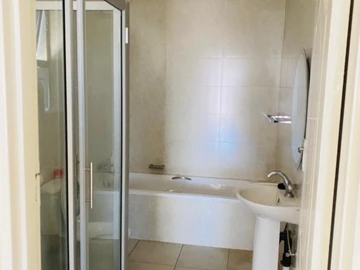 3 Bedroom Flat & Apartment