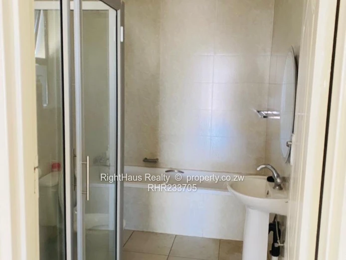 luxury 3 bedroom home in Greendale Peakwood