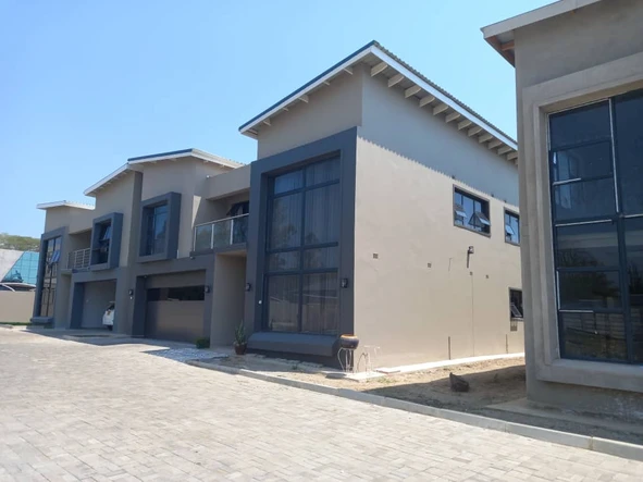 4 Bedroom Flat & Apartment