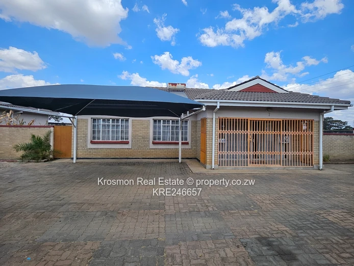 3-Bed Garden Flat in Prospect - Paved Courtyard & 24hr Security (Sole Mandate)