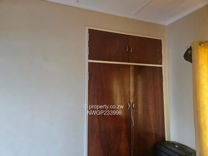 Montrose, Bulawayo South — 3-Bed House on 1600m² with Pool & Borehole