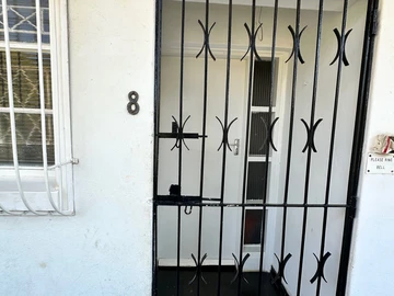 2 Bedroom Flat & Apartment