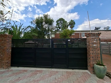 2 Bedroom Flat & Apartment