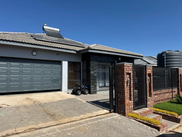 **Stunning 4-Bedroom House with Borehole in Mabvazuva, Ruwa**