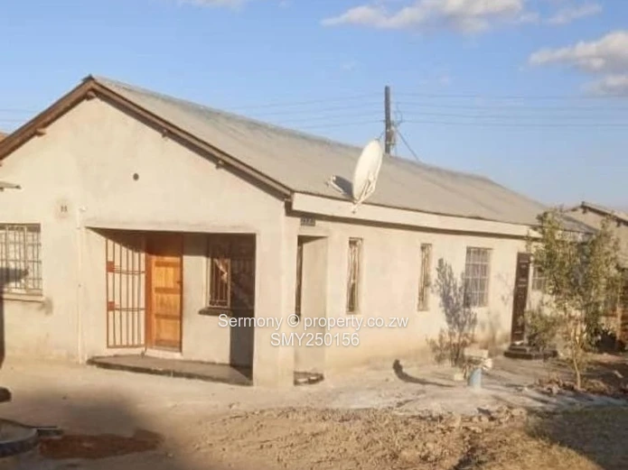 Chitungwiza Unit L Extension 4 Bedroomed House For Sale