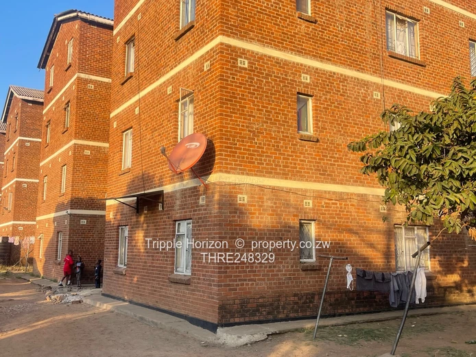 Bright Tiled 2-Beds Flat in Willowvale - Parking